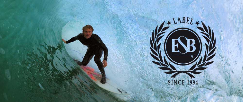 Un surfeur de haut niveau rentre à l'esb audierne pour un nouveau produit de surf coaching